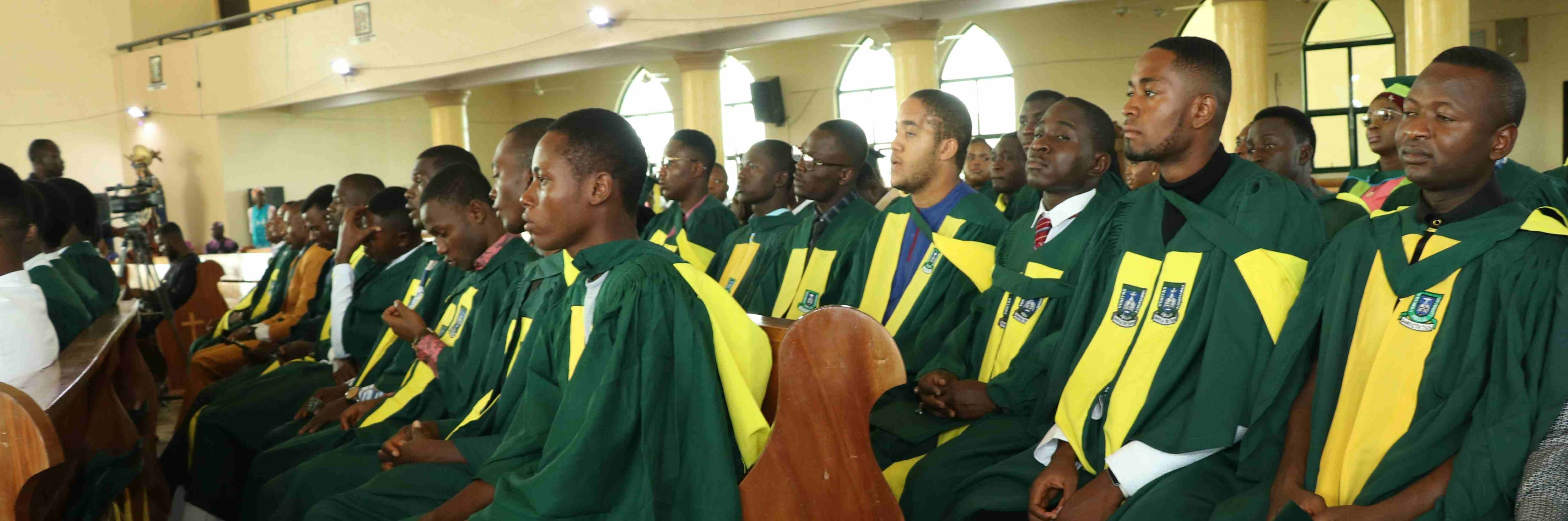 Radcliffe Camera through the trees